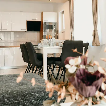 Marta Βίλα Mala Cista