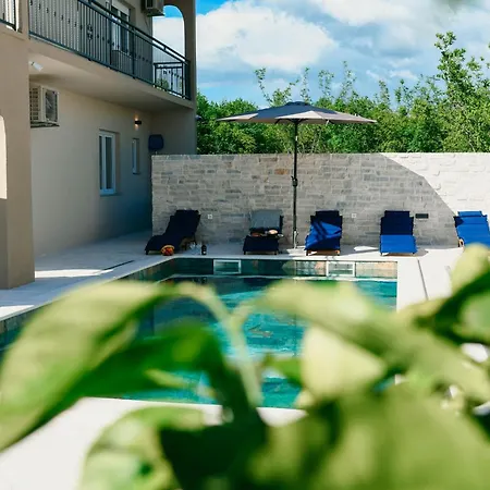 Vila Marta Mala Cista