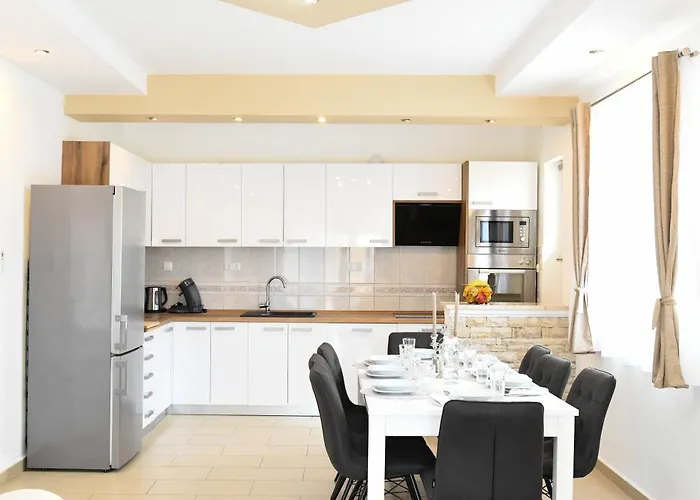 Marta Villa Mala Cista